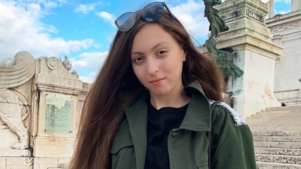 Дочка Полякової: подробная биография, личная жизнь и начало карьеры